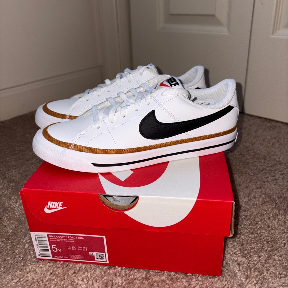 Nike Court Legacy